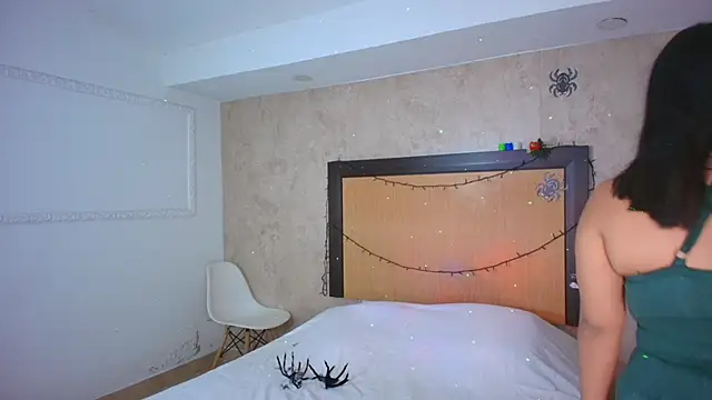 mialopez52 online show from 11/01/25, 10:47