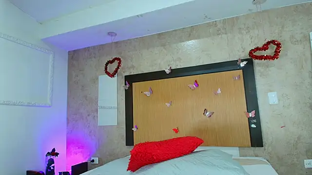 mialopez52 online show from 04/15/26, 07:58