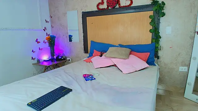 mialopez52 online show from 06/30/26, 07:03