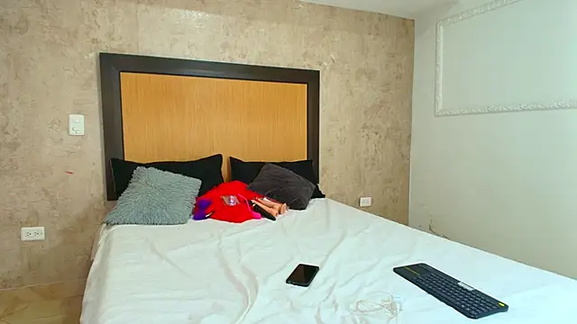 mialopez52 online show from 02/27/25, 08:09