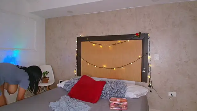 mialopez52 online show from 11/04/25, 06:11