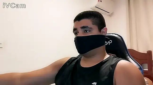 Snapshot of LeoPutaria chatting on 12/29/24, 07:43 LeoPutaria online show from 12/29/24, 07:43