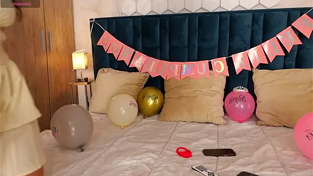 Snapshot of AnitaKariri chatting on 11/11/25, 09:26 AnitaKariri online show from 11/11/25, 09:26