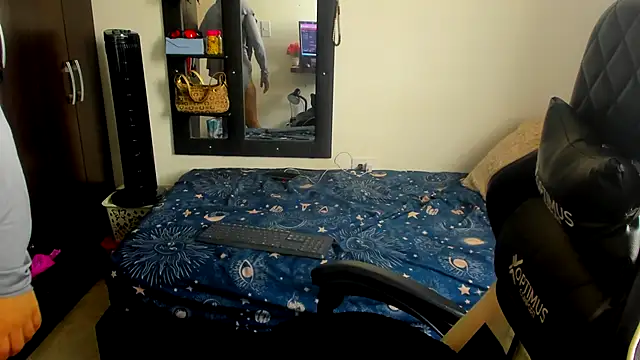 janna isa online show from 10/15/25, 09:34