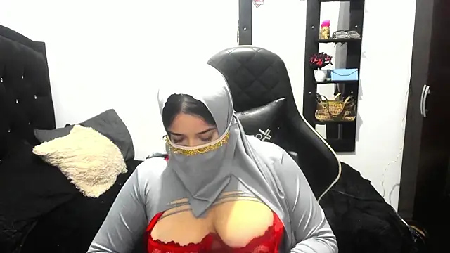 Snapshot of janna_isa chatting on 10/28/25, 02:01 janna isa online show from 10/28/25, 02:01