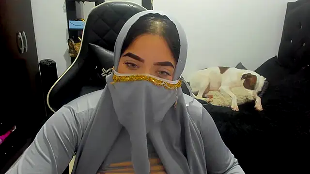 janna isa online show from 10/18/25, 10:12
