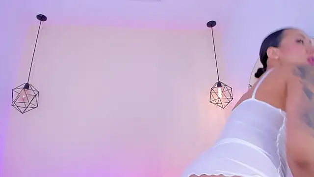 valerysantos  online show from 09/18/25, 12:19