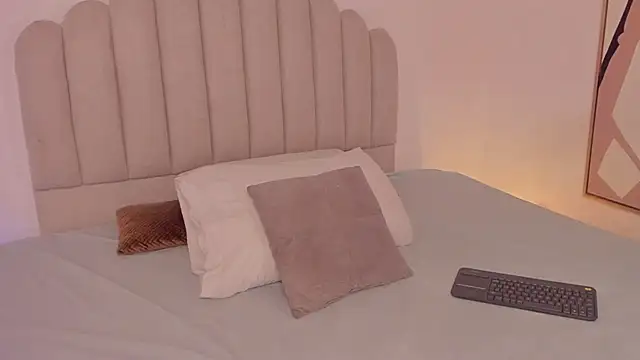 valerysantos  online show from 05/01/26, 12:21