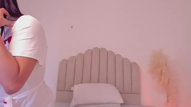 valerysantos  online show from 06/24/26, 12:15