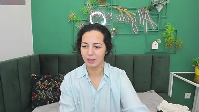 Linda Insatiable online show from 12/19/25, 01:31