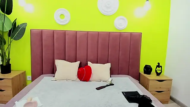 Linda Insatiable online show from 04/12/26, 01:31