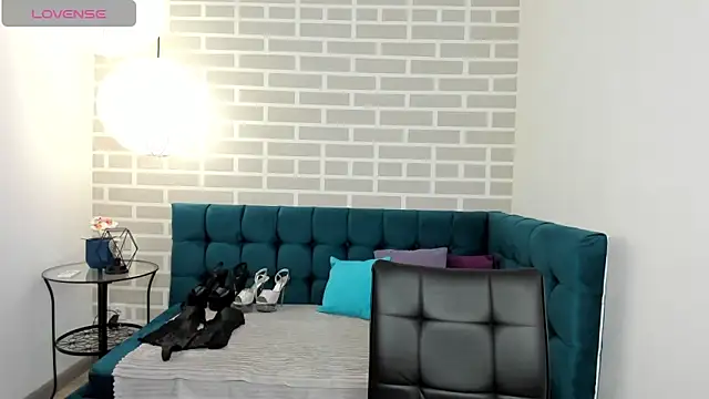 Linda Insatiable online show from 11/23/25, 01:37