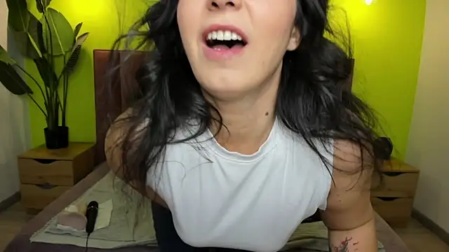 Linda Insatiable online show from 05/03/26, 01:33