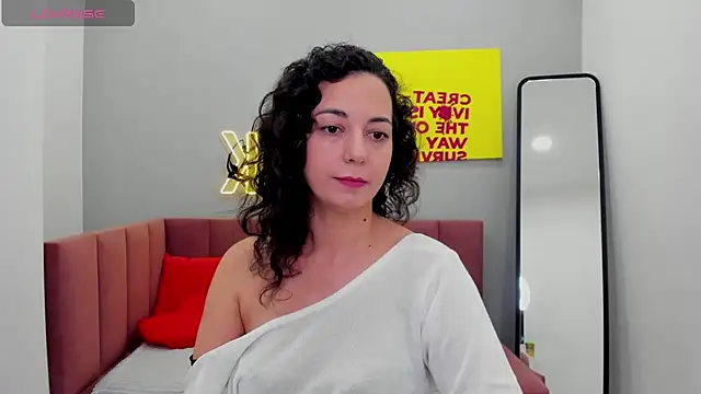 Linda Insatiable online show from 11/18/25, 01:32