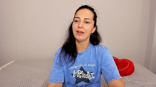 Snapshot of Linda_Insatiable chatting on 06/15/26, 01:28 Linda Insatiable online show from 06/15/26, 01:28