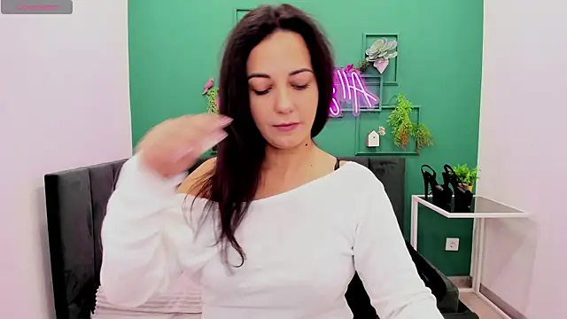 Linda Insatiable online show from 11/28/25, 01:39