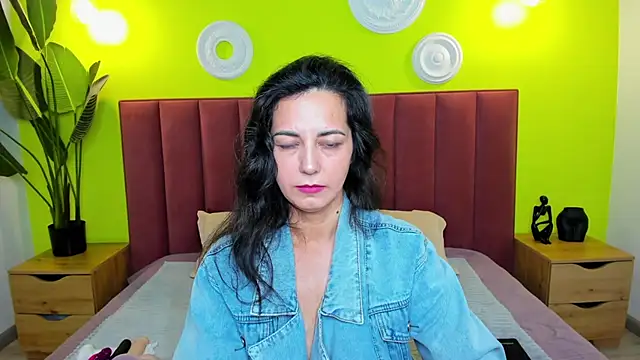 Linda Insatiable online show from 05/04/26, 01:31