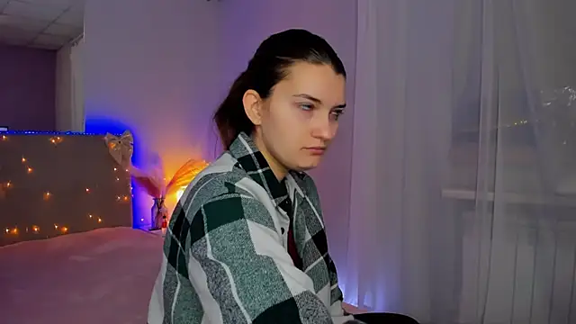 Laura Leee online show from 03/23/26, 05:51