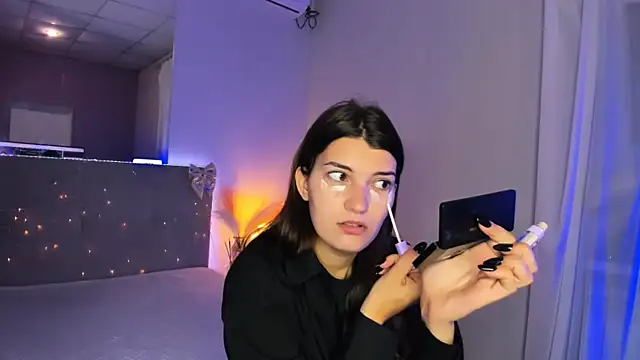 Snapshot of Laura_Leee chatting on 07/08/26, 05:08 Laura Leee online show from 07/08/26, 05:08