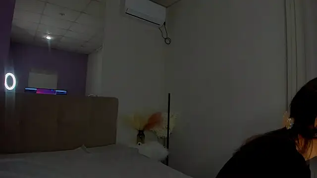 Snapshot of Laura_Leee chatting on 03/18/25, 06:28 Laura Leee online show from 03/18/25, 06:28