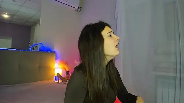 Laura Leee online show from 11/30/25, 05:52