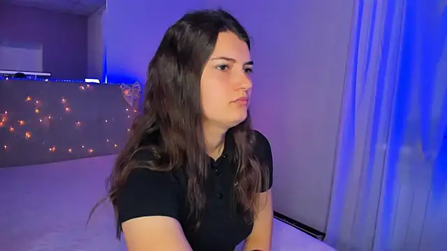 Laura Leee online show from 05/17/26, 04:56