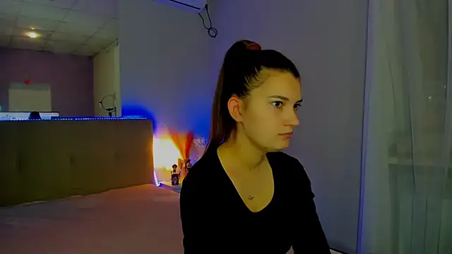 Laura Leee online show from 11/12/25, 06:28