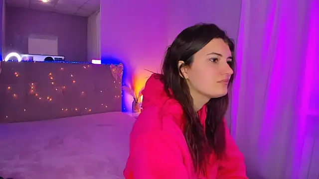 Laura Leee online show from 04/11/26, 04:42