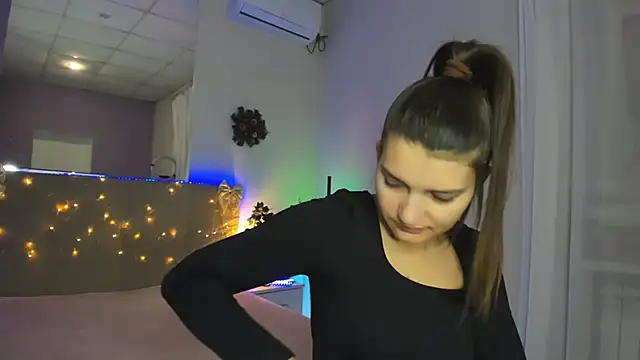 Laura Leee online show from 12/14/25, 06:30