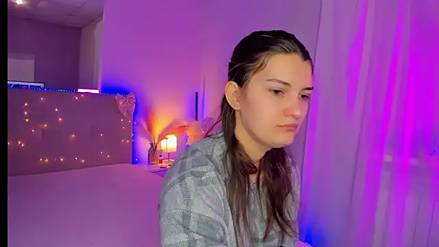 Laura Leee online show from 04/04/26, 04:52