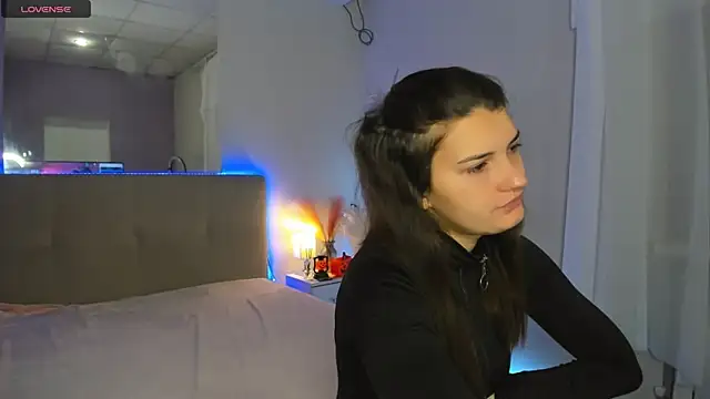 Laura Leee online show from 10/21/25, 05:18