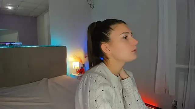 Snapshot of Laura_Leee chatting on 10/16/25, 05:16 Laura Leee online show from 10/16/25, 05:16