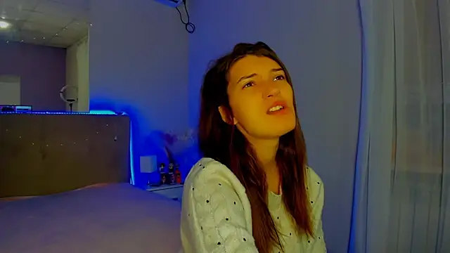 Laura Leee online show from 11/18/25, 06:17