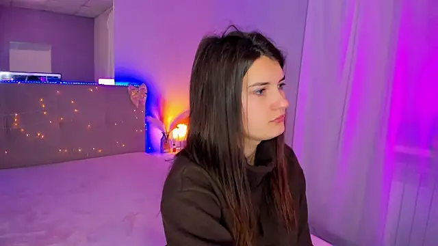 Laura Leee online show from 04/09/26, 06:15