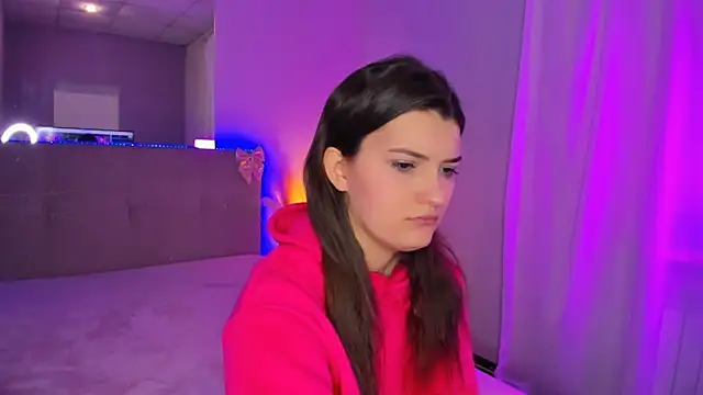 Laura Leee online show from 04/11/26, 07:45