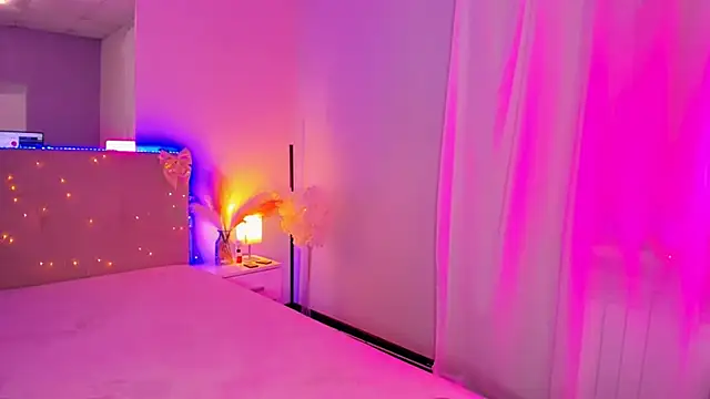 Laura Leee online show from 04/10/26, 05:03