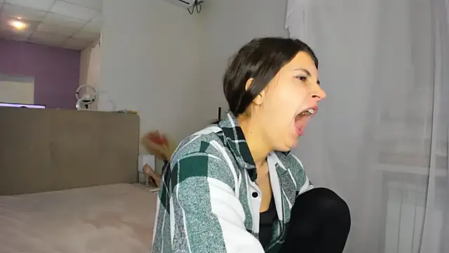 Laura Leee online show from 12/01/25, 06:14