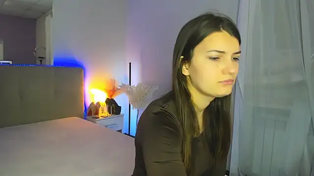 Laura Leee online show from 12/05/25, 06:12