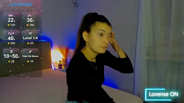 Laura Leee online show from 11/11/25, 06:19