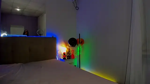 Laura Leee online show from 11/07/25, 06:29