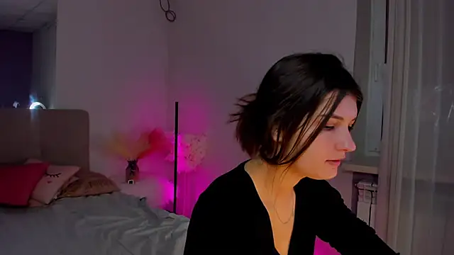 Snapshot of Laura_Leee chatting on 03/15/25, 06:25 Laura Leee online show from 03/15/25, 06:25