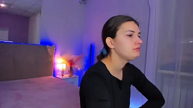 Laura Leee online show from 03/12/26, 05:55