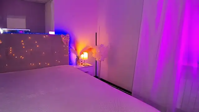 Laura Leee online show from 04/07/26, 04:58