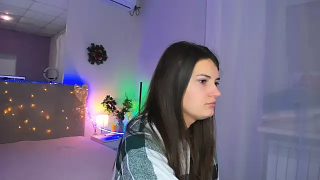 Laura Leee online show from 12/23/25, 06:12