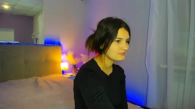 Laura Leee online show from 11/20/25, 05:52