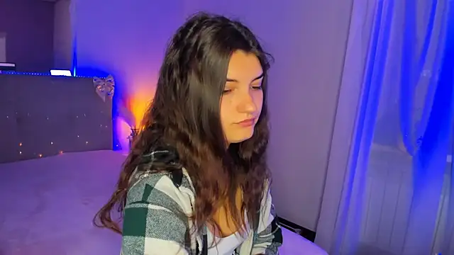 Laura Leee online show from 06/01/26, 05:07