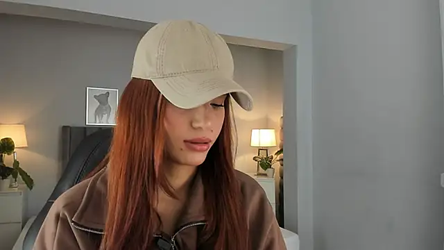 Madie  collins online show from 10/12/25, 09:32