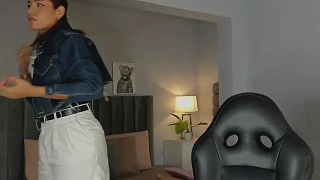 Madie  collins online show from 11/22/25, 11:20