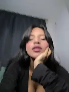 Snapshot of Dulceeany chatting on 03/05/25, 04:02 Dulceeany online show from 03/05/25, 04:02