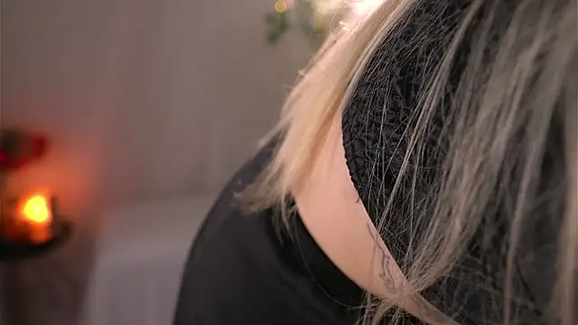 lorrie love story online show from 10/20/25, 11:22